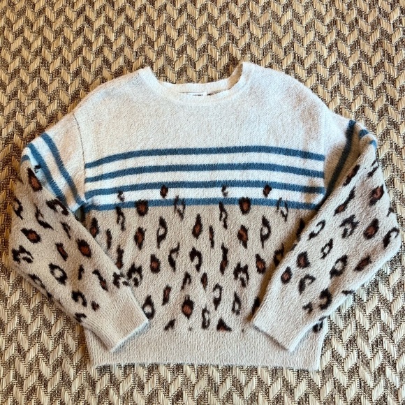 cupcakes & cashmere Sweaters - cupcakes & cashmere Sweater - Women's Medium Tan Cream - Leopard Stripes